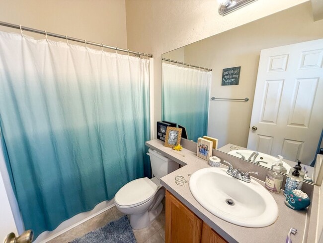 Building Photo - Victoria Station #141