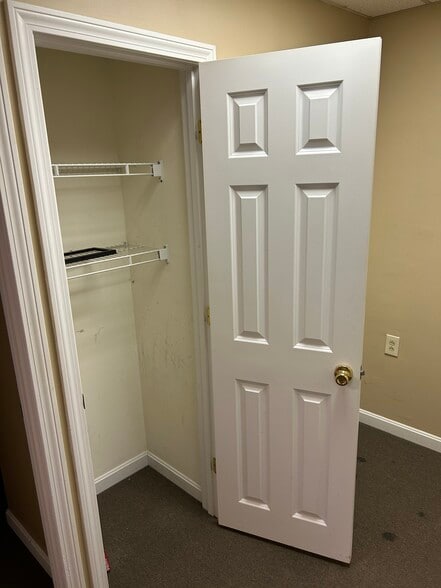 Building Photo - 58 Manville Hill Rd