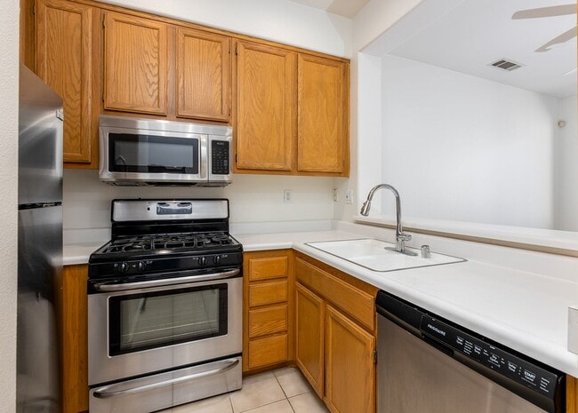 Building Photo - *Special* 3 bedroom townhome located In Rancho Carrillo!