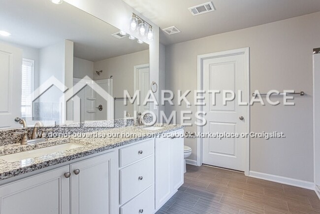 Building Photo - 211 Ww Carr Ave