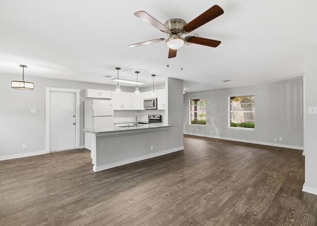 Building Photo - Updated 3 Bedroom Home in Northside ISD with Pool Access