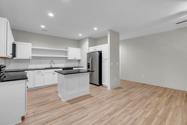 Building Photo - 1811 Liam Ct
