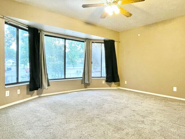 Building Photo - Cozy West Valley Home For Rent!