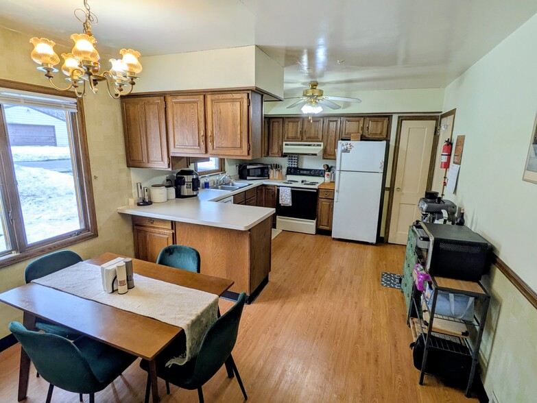 Building Photo - 125 W Saint Marie St