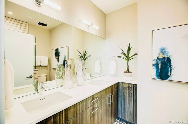 Experience luxury and style in this beautifully designed bathroom. - Harley House