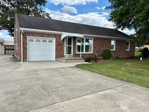 Building Photo - 3 Bedroom 2 Bathroom in Annville w/Huge Ga...
