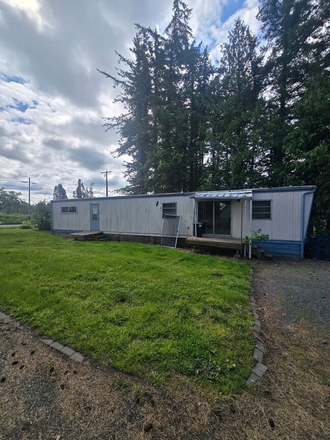 Building Photo - Single wide trailer on noon road