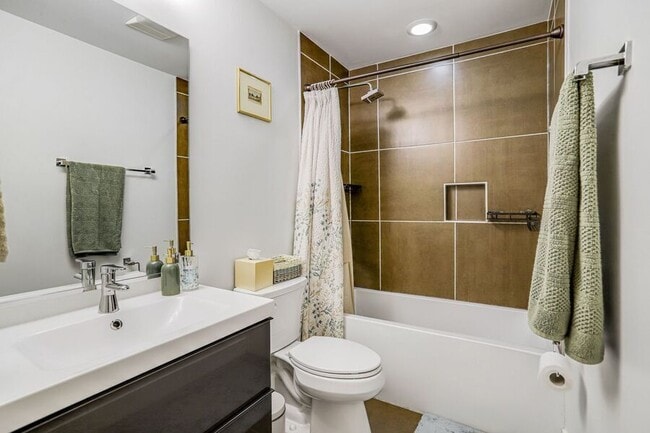 Building Photo - 816 Kennedy St NW