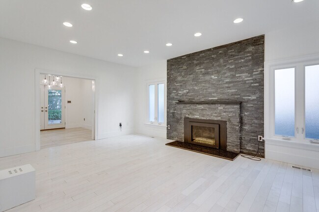 Building Photo - 4611 Charleston Terrace NW