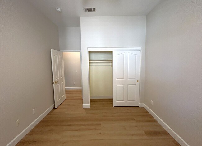 Building Photo - Via Mazatlan  Corona, 92882  (3 bed, 3 bath)