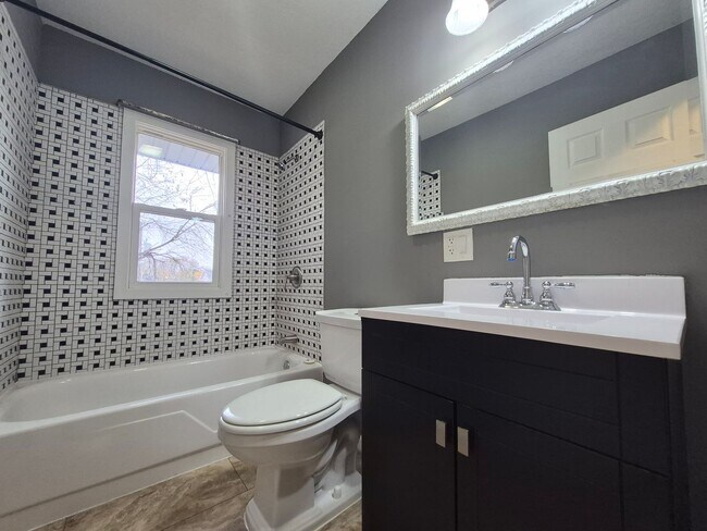 Building Photo - 413-415 N Penn Ave