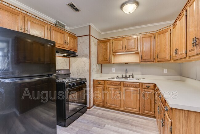 Building Photo - 3330 Young Forest Dr