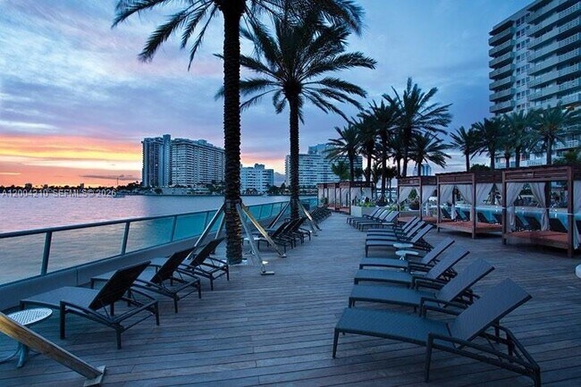 Building Photo - 1500 Bay Rd