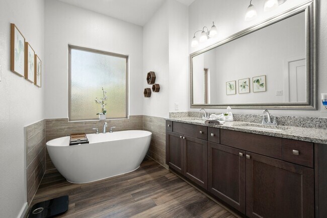 Building Photo - 9871 Twin Shores Dr