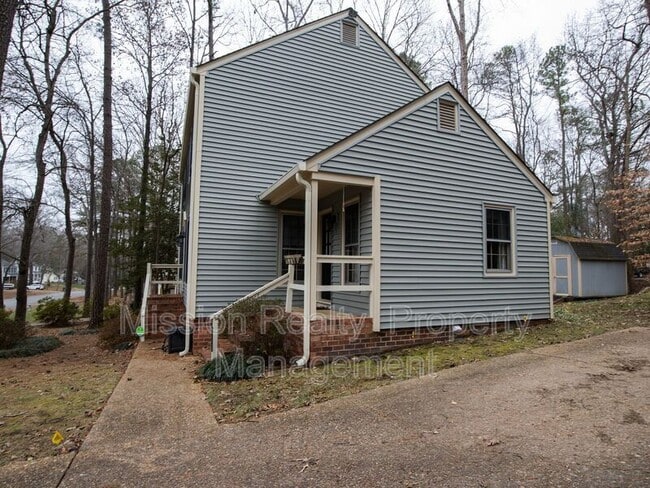 Building Photo - 4266 Roundhill Dr