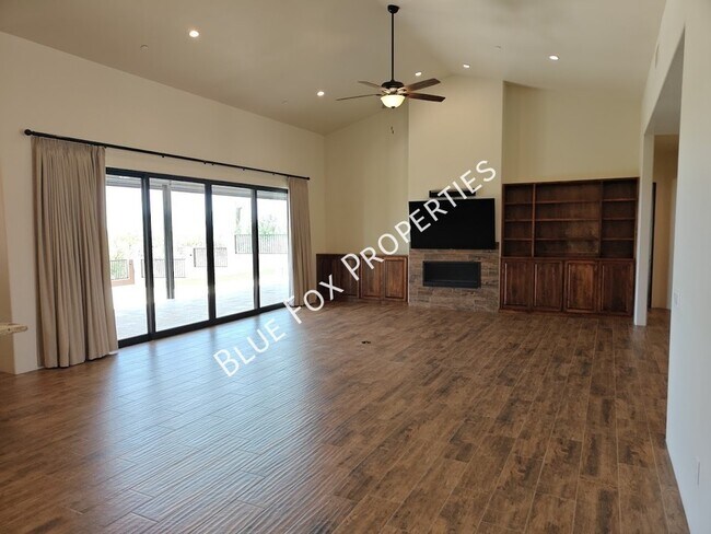 Building Photo - 13037 N Red Quail Pl