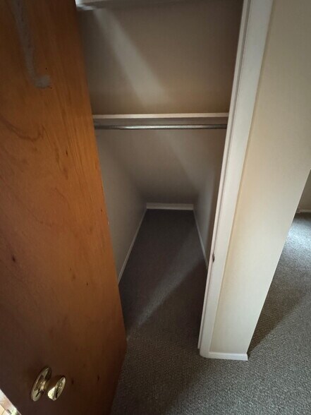 Building Photo - 2363 Mount Carmel Ave