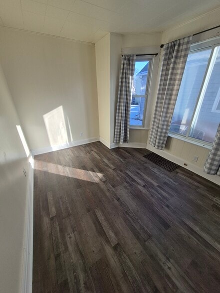 master bedroom - 4049 6th Ave