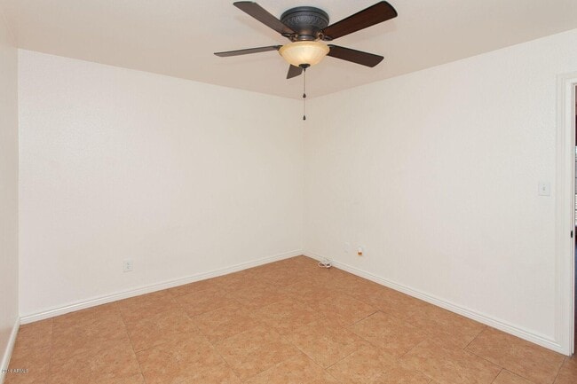 Building Photo - 3228 W Lisbon Ln