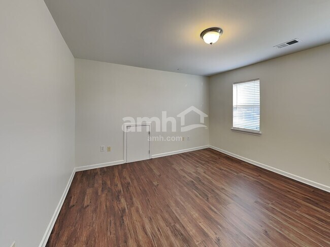 Building Photo - 406 Glencrest Dr