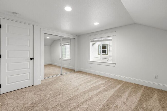 Building Photo - 3803 SE 65th Ave