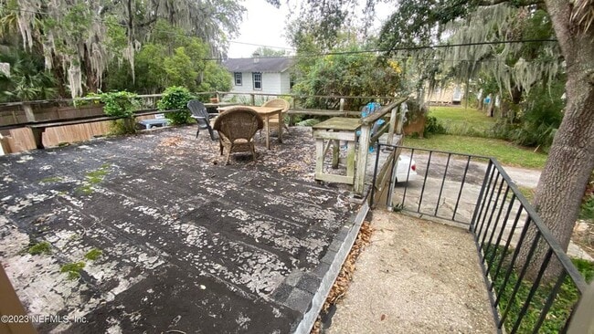 Building Photo - Garage apartment with large patio!!