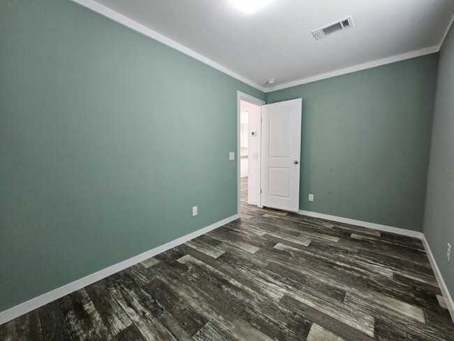 Building Photo - 6681 Hidden Oaks Dr