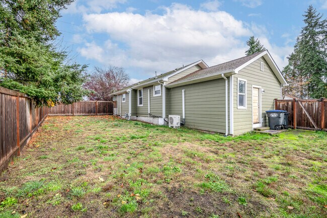 Building Photo - 117 Mosman Ave SW