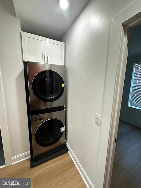 Building Photo - 1229 W Somerset St