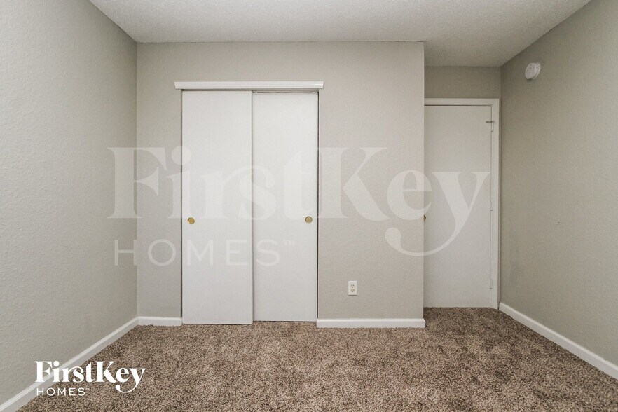 Building Photo - 4554 Redcliff S Ln