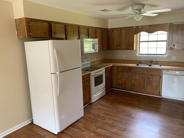 Building Photo - Home For Rent