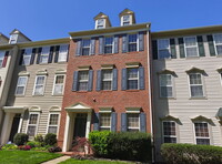 Building Photo - Your Dream Townhome Awaits!