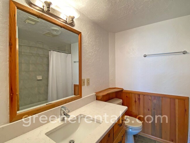 Building Photo - Cooper Point Daylight Basement ADU with Wa...