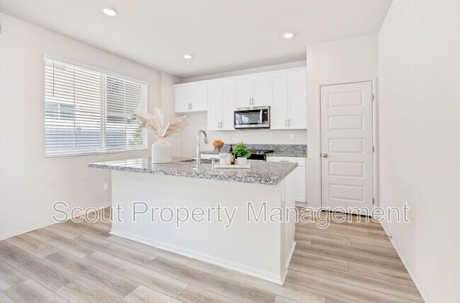 Building Photo - 40383 Birchfield Dr