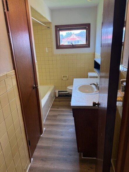 Building Photo - 739 Park Ave