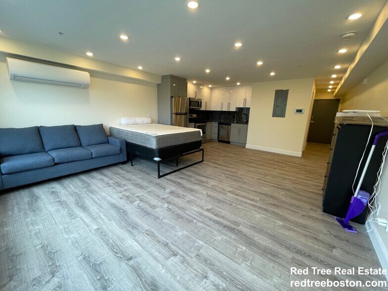 Building Photo - 1028a Commonwealth Ave