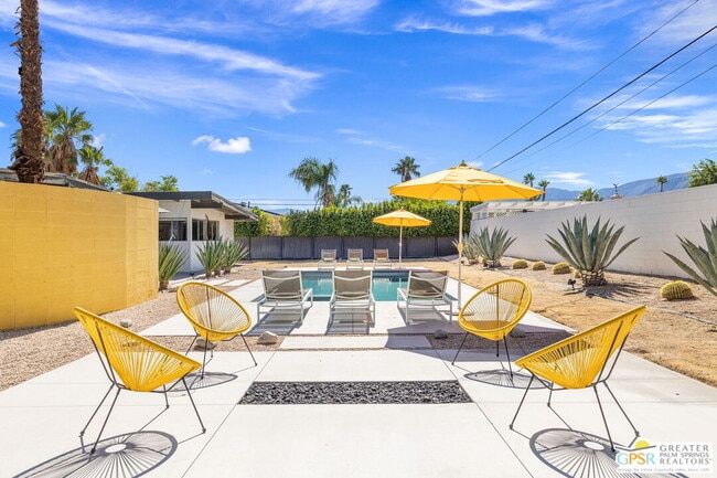 Building Photo - 2267 N San Antonio Rd