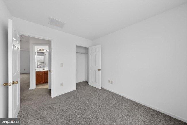 Building Photo - 409 Feather Dr