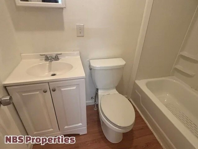 Building Photo - 867 N Gallaher View Rd