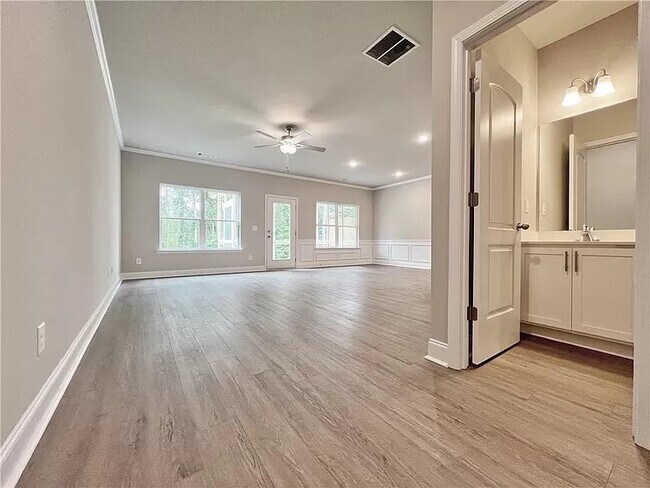Building Photo - 1446 Fern Ridge Ln