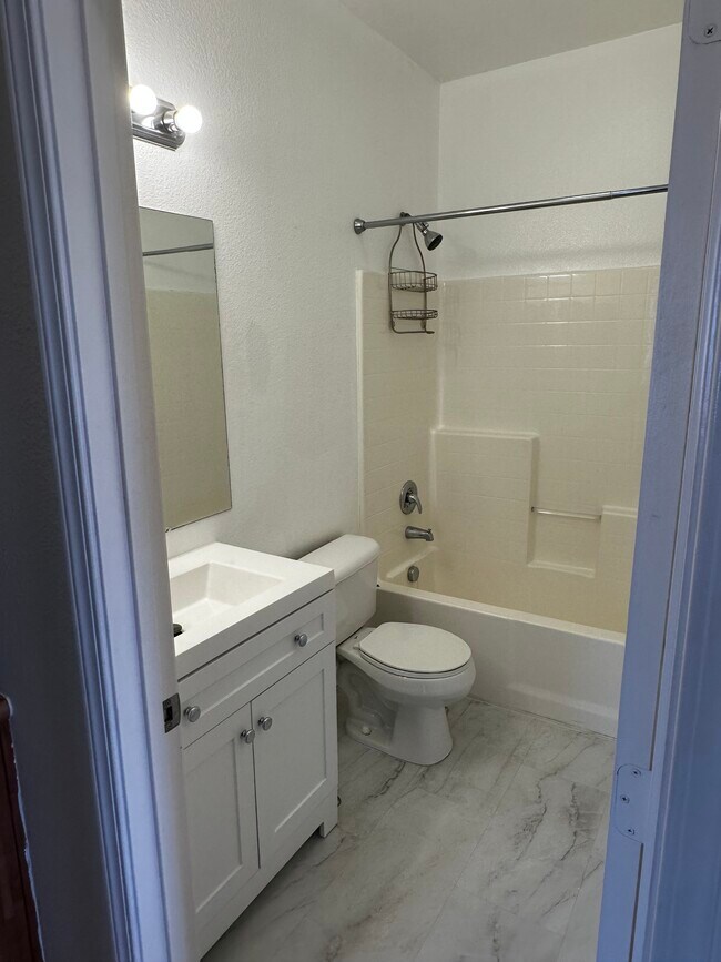 Building Photo - 310 Sunset Way