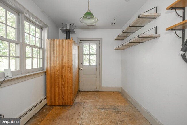 Building Photo - 6064 Saw Mill Rd