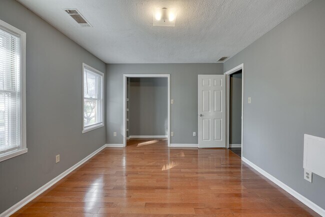 Building Photo - 667 Hunting Creek Ln SE