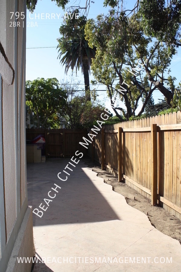 Building Photo - 795 Cherry Ave