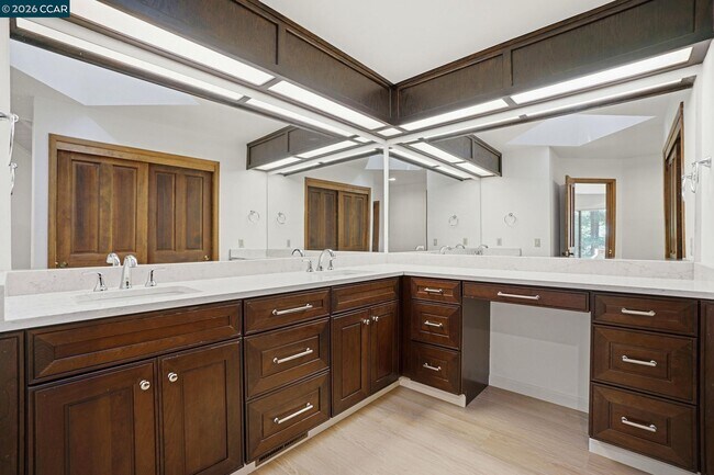 Building Photo - 2561 Rolling Hills Ct