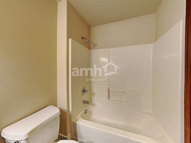 Building Photo - 33586 SE Steinfeld St