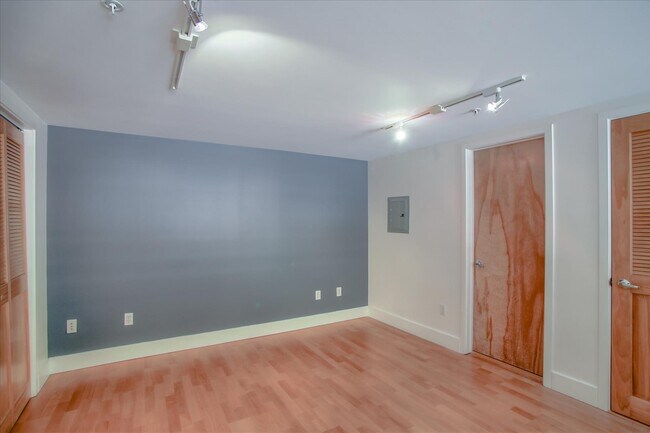 Building Photo - 1025 Minna St