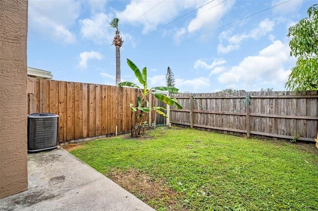 Building Photo - 1526 Chateaux De Ville Ct