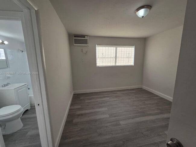 Building Photo - 1628 SW 7th St