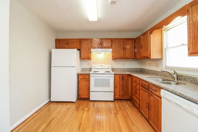 Building Photo - 801 Fox Run Dr